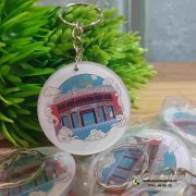 Móc khóa mica ép nhiệt, chất lượng cao, được thiết kế riêng theo yêu cầu của khách hàng. Dùng quảng cáo thương hiệu, làm quà tặng khách hàng, phù hợp cho các sự kiện và chương trình khuyến mãi.